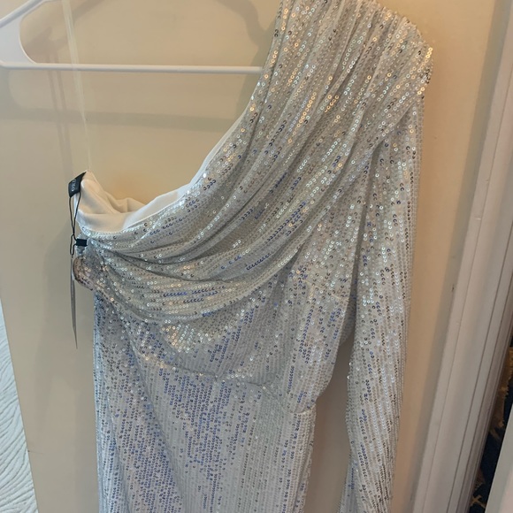 WHITE SEQUENCE GOWN 🤍 - Picture 7 of 7